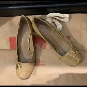 Tory Burch beige classic heels